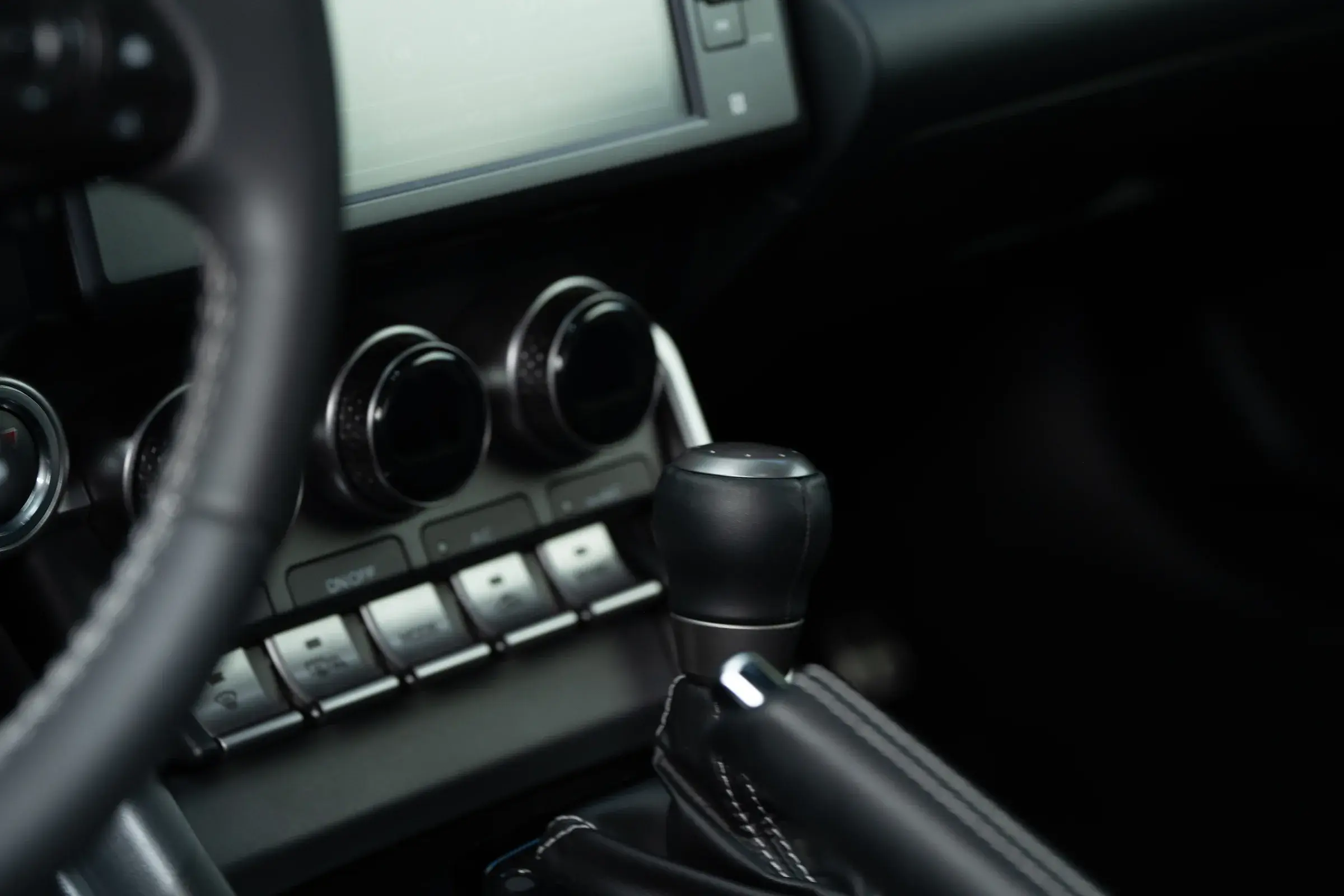 Wählhebel des Automatikgetriebes im Toyota GR86 von Initial Drive